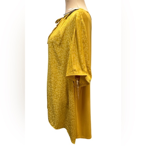 New Lane Bryan Swing Tee 22/24 Yellow Leopard Short Sleeve Tie Keyhole Neck NWT. - Picture 5 of 10